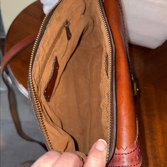 Patricia Nash  leather Crossbody bag cut out leather trim  brown large front poc - Picture 12 of 13
